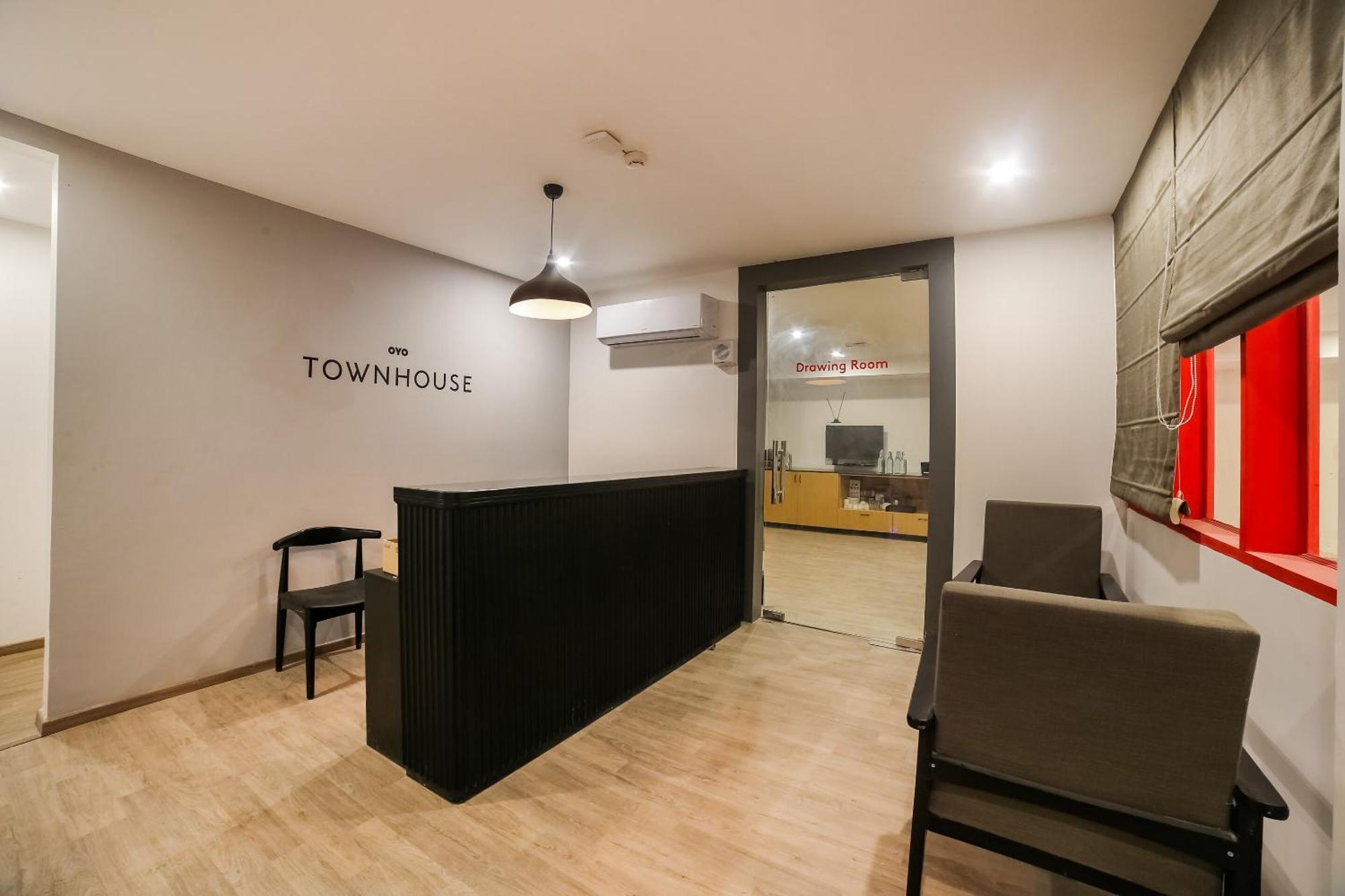 Отель Super Townhouse Near Appu Ghar Гургаон Экстерьер фото